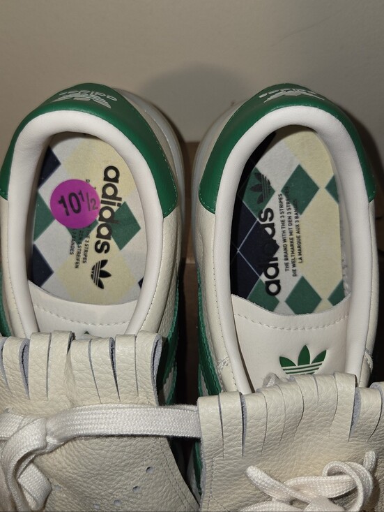 Athletic_Shoes